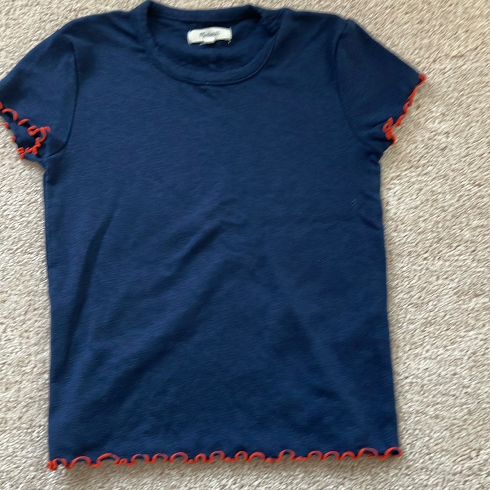 Madewell navy tee with dark orange ruffled trim excellent condition XS